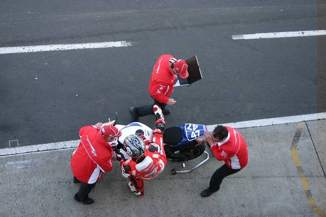 MotoGP心理课：如何在关键时刻稳住（国际大赛视角）